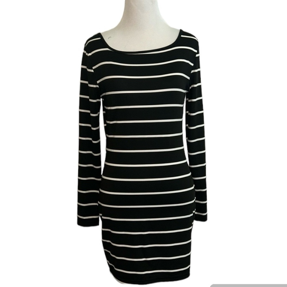 5/$30 🎈 Shein women’s medium striped bodycon dress